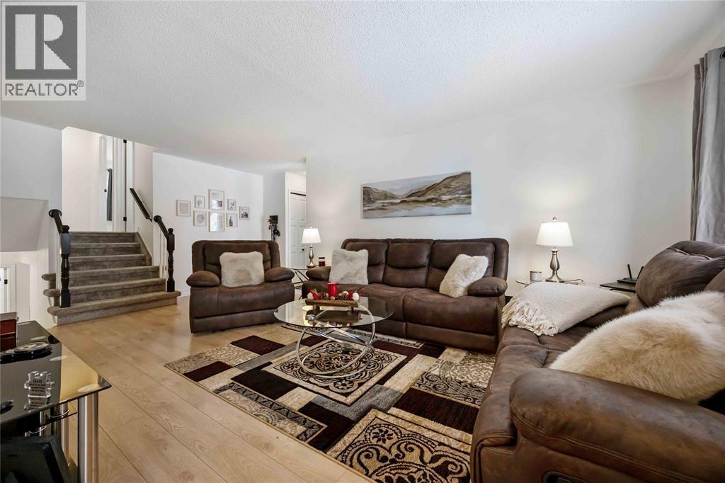 1912 Winslow Crescent, Sarnia, ON - Indoor Photo Showing Living Room