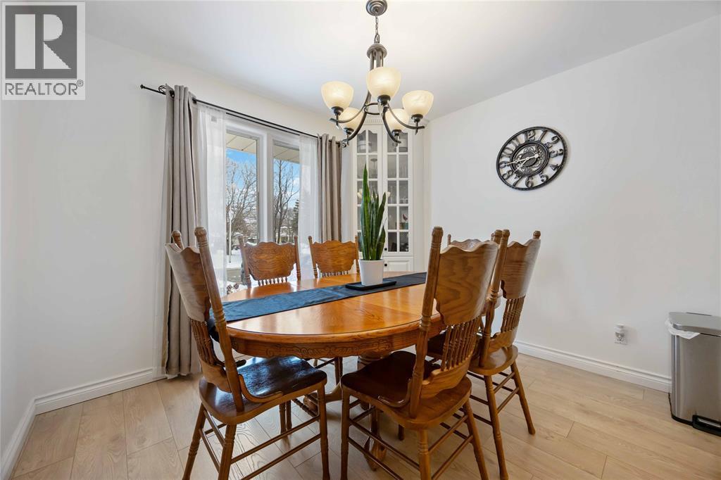 1912 Winslow Crescent, Sarnia, ON - Indoor Photo Showing Dining Room