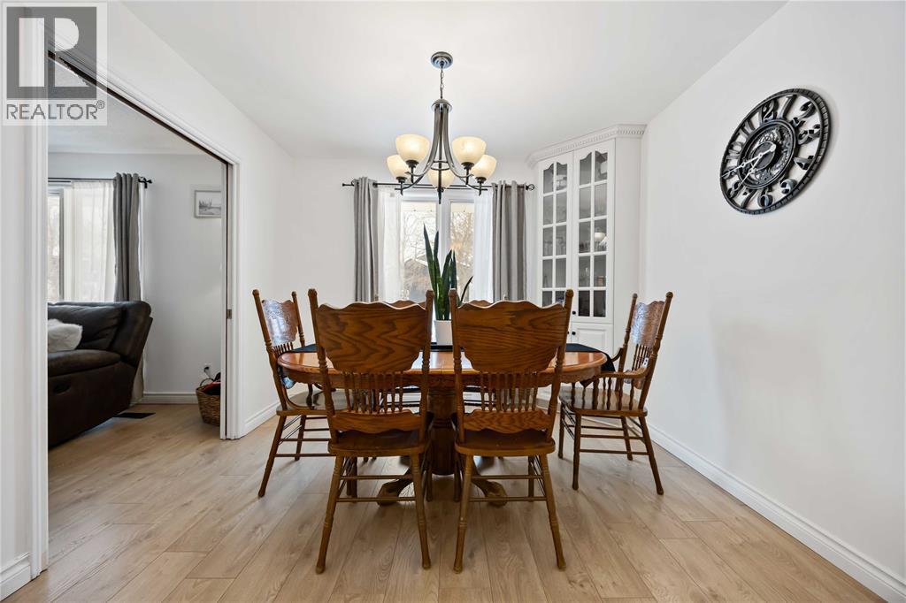 1912 Winslow Crescent, Sarnia, ON - Indoor Photo Showing Dining Room