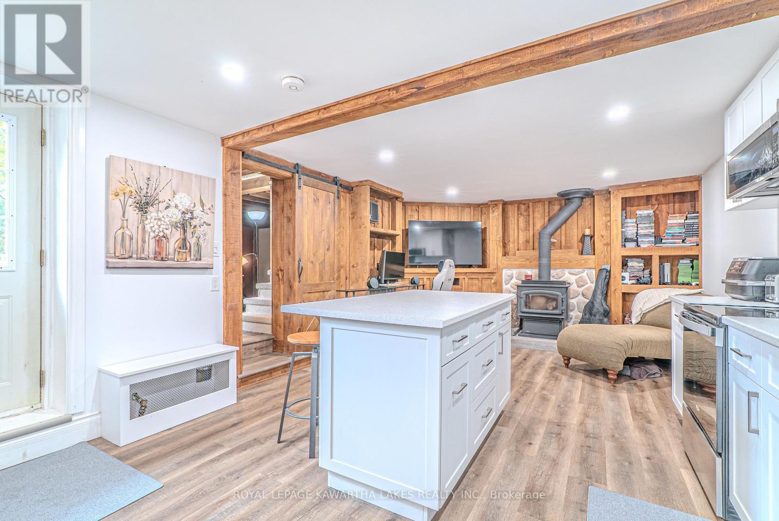 7725 Leskard Road N, Clarington, ON - Indoor With Fireplace