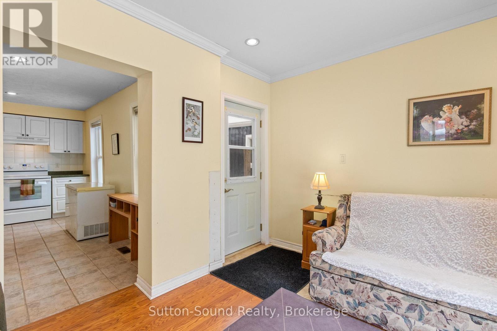 Back door to driveway - 269 6Th Street E, Owen Sound, ON - Indoor