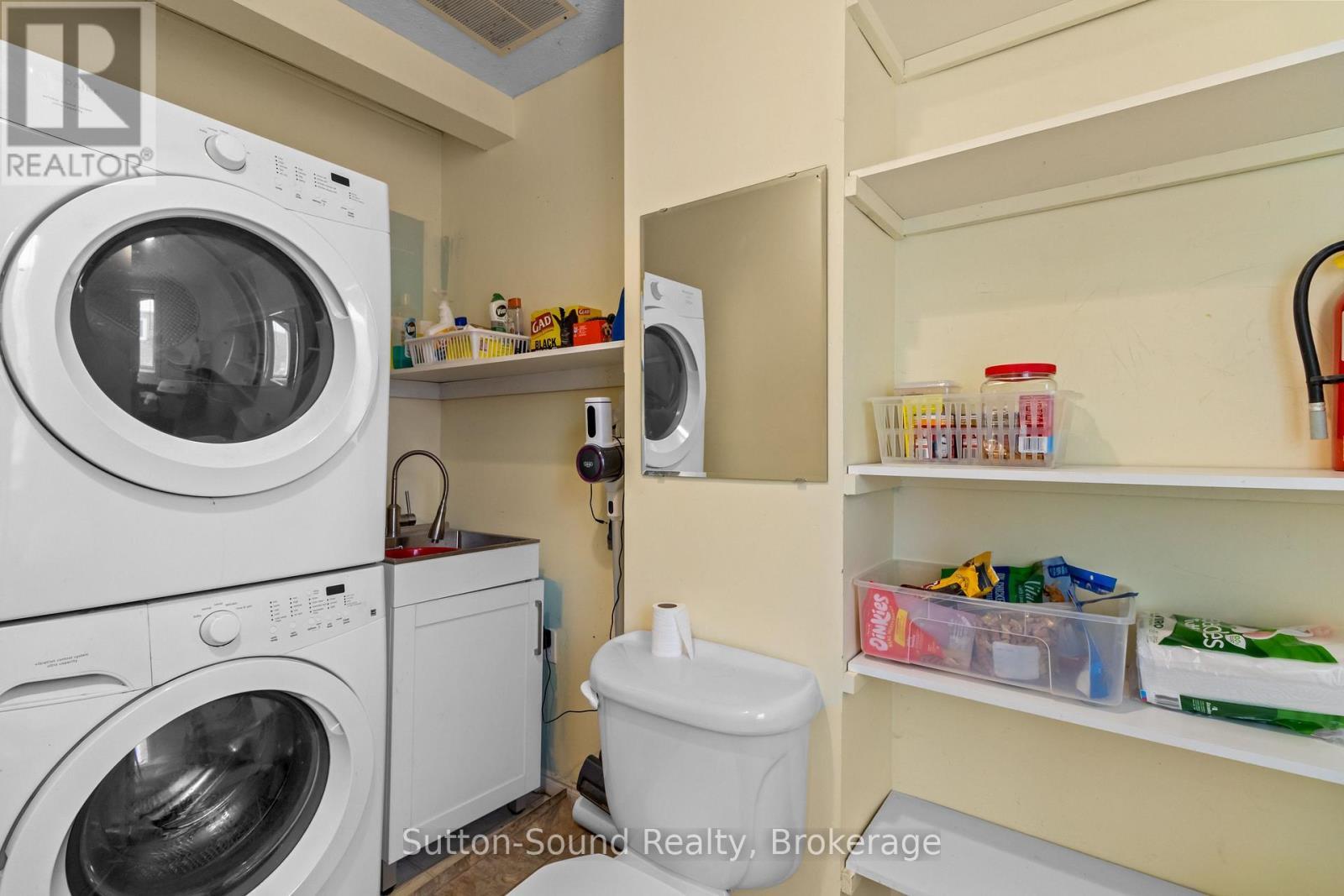Laundry room and 2pc bathroom - 269 6Th Street E, Owen Sound, ON - Indoor Photo Showing Laundry Room