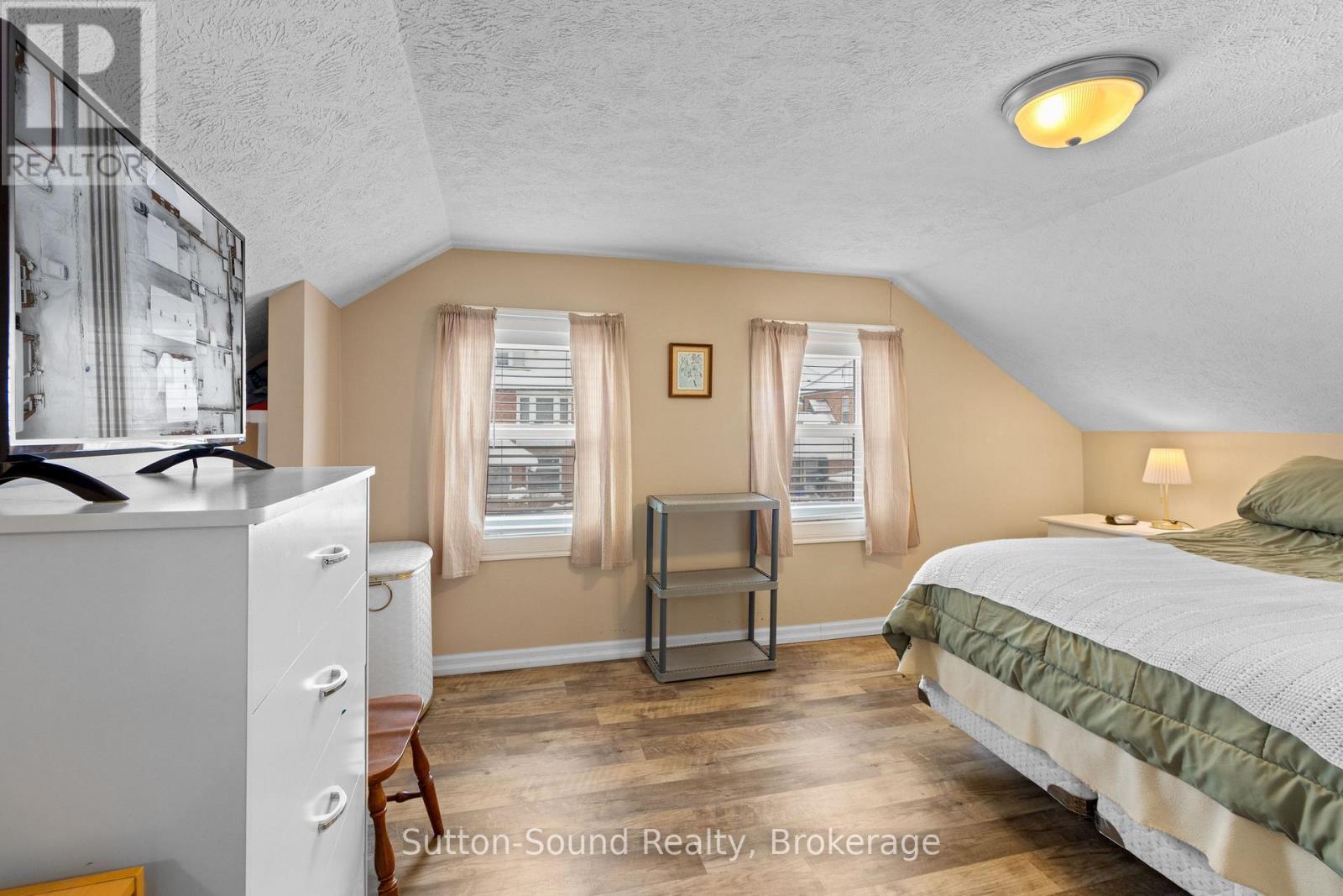 Primary bedroom - 269 6Th Street E, Owen Sound, ON - Indoor Photo Showing Bedroom