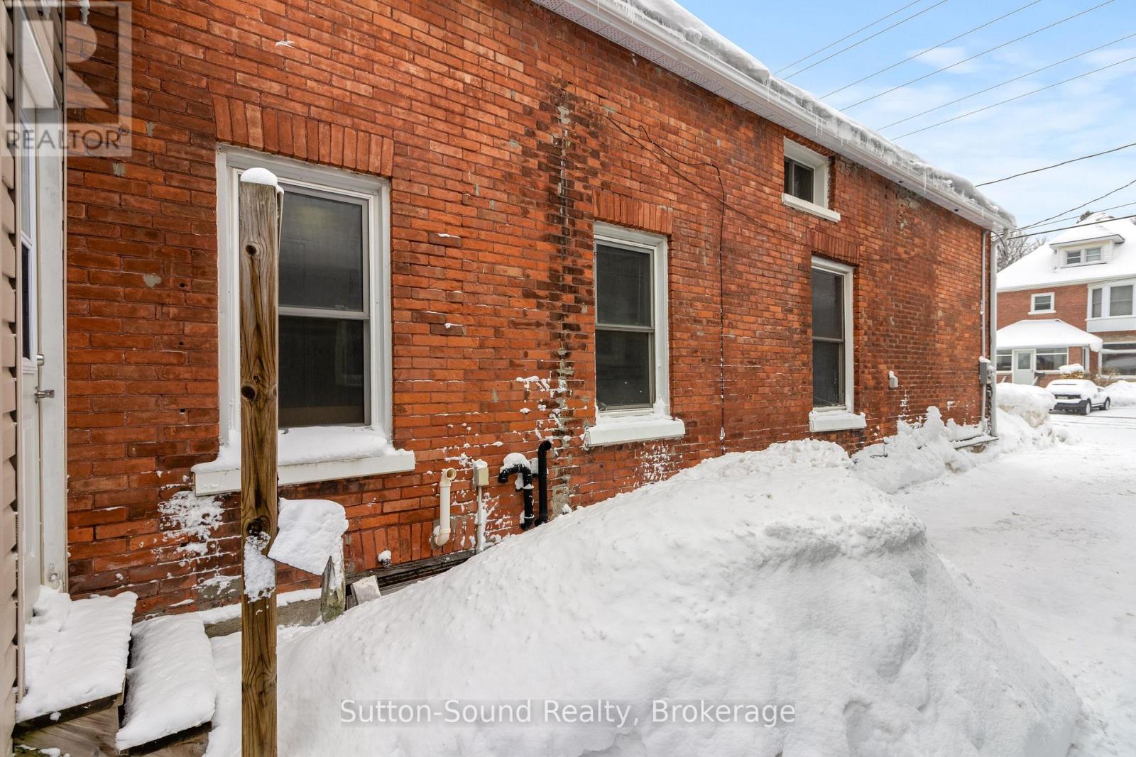 269 6Th Street E, Owen Sound, ON - Outdoor With Exterior
