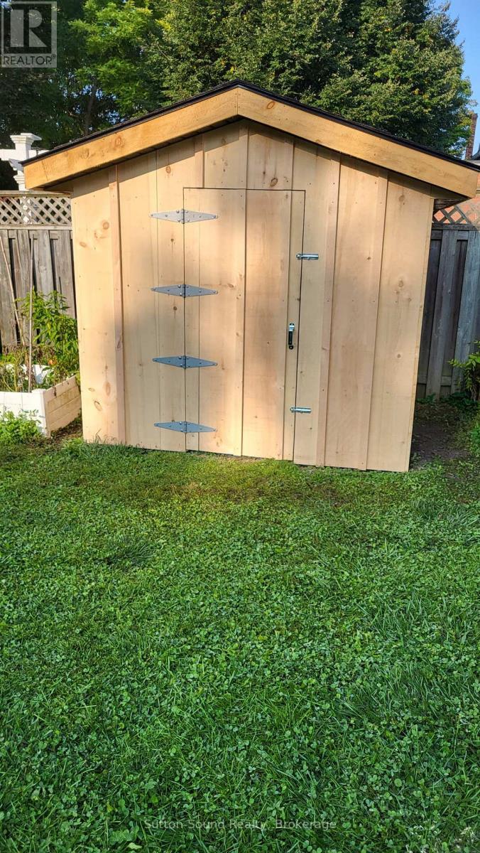 Backyard in the summer - 269 6Th Street E, Owen Sound, ON - Outdoor