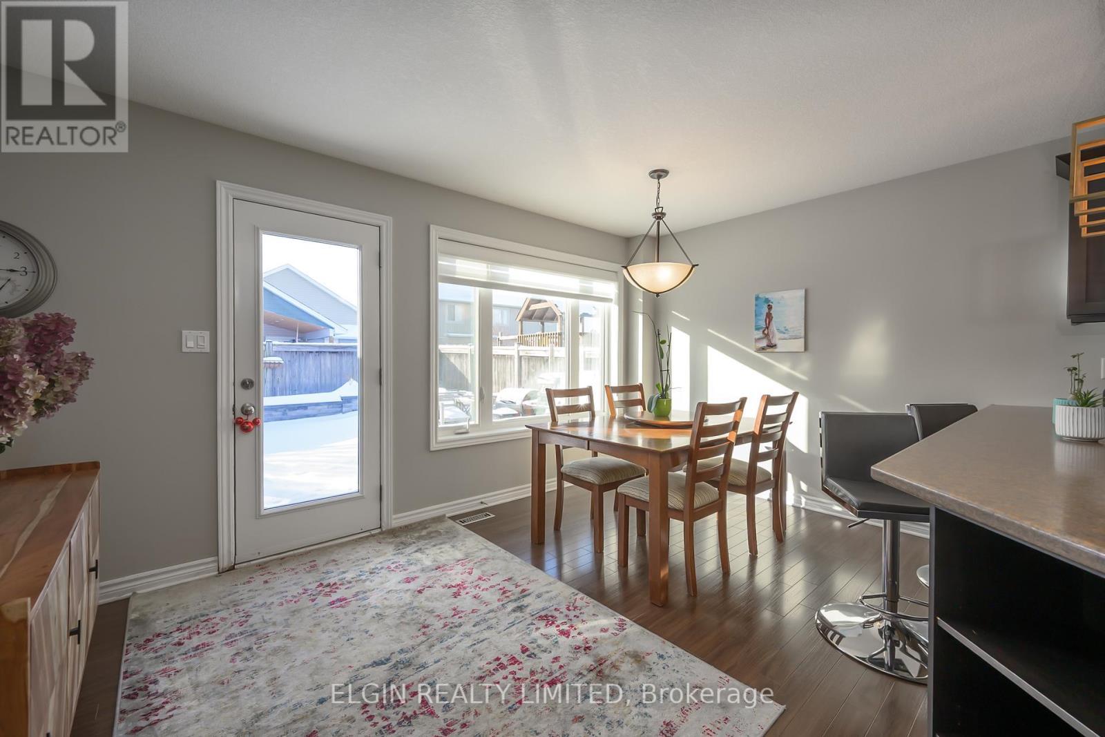 10 Kingfisher Court, St. Thomas, ON - Indoor Photo Showing Dining Room