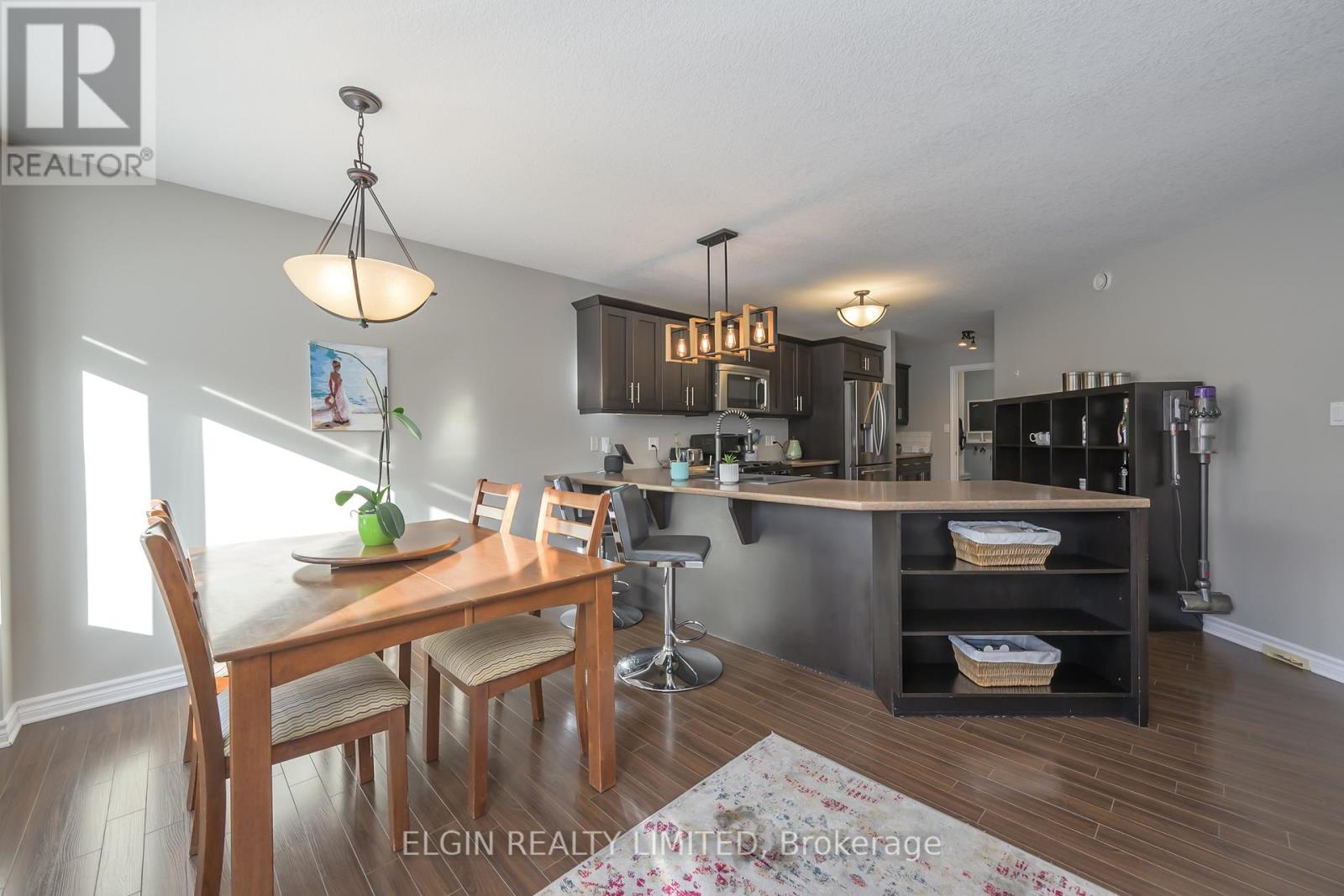 10 Kingfisher Court, St. Thomas, ON - Indoor Photo Showing Dining Room