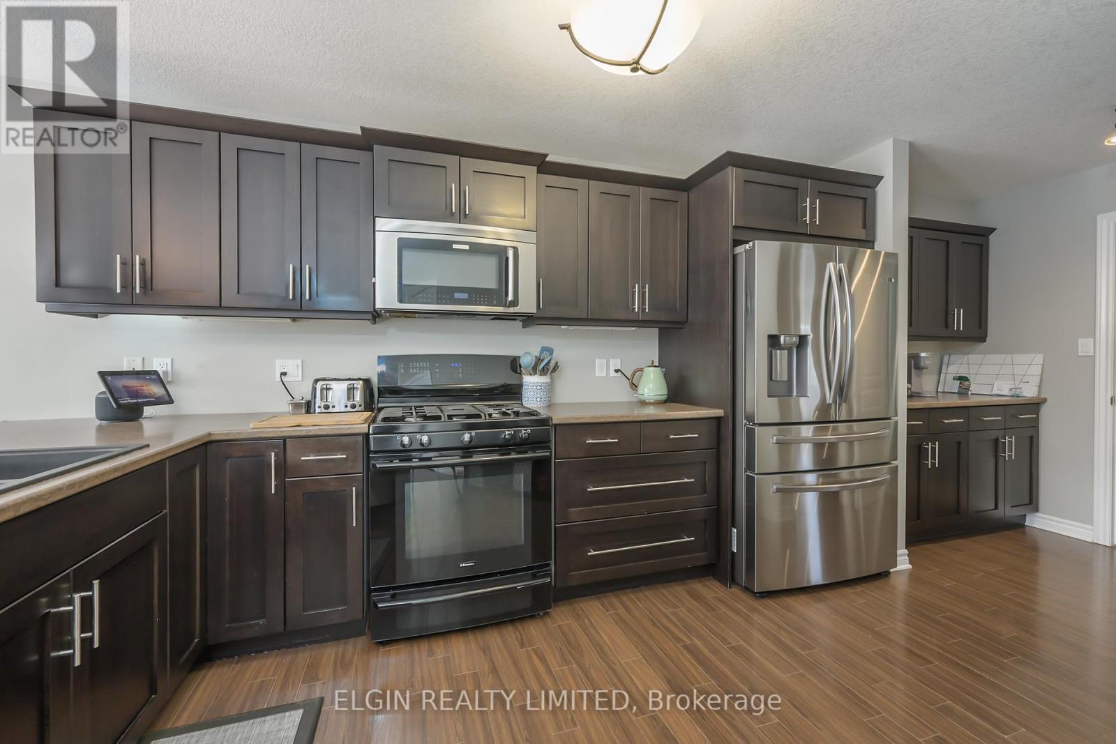 10 Kingfisher Court, St. Thomas, ON - Indoor Photo Showing Kitchen