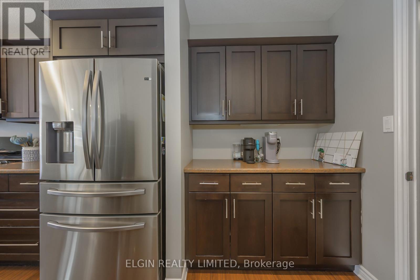 10 Kingfisher Court, St. Thomas, ON - Indoor Photo Showing Kitchen