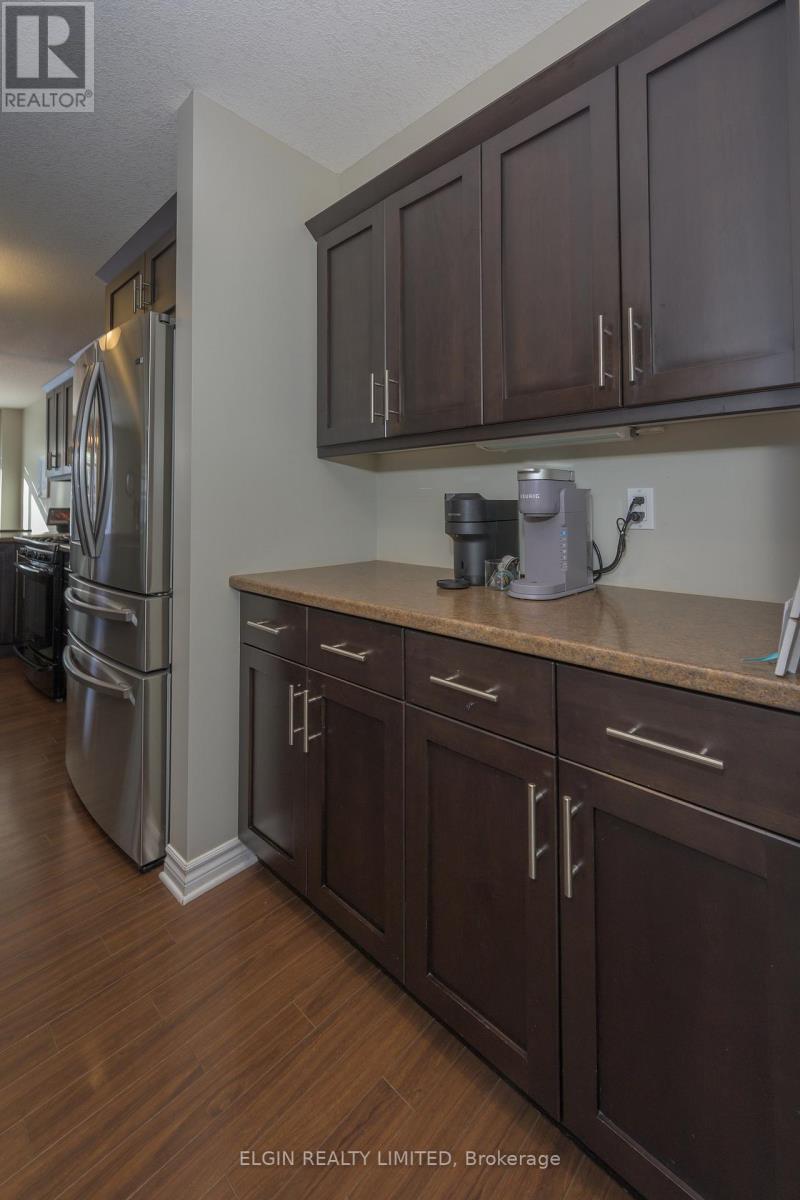 10 Kingfisher Court, St. Thomas, ON - Indoor Photo Showing Kitchen