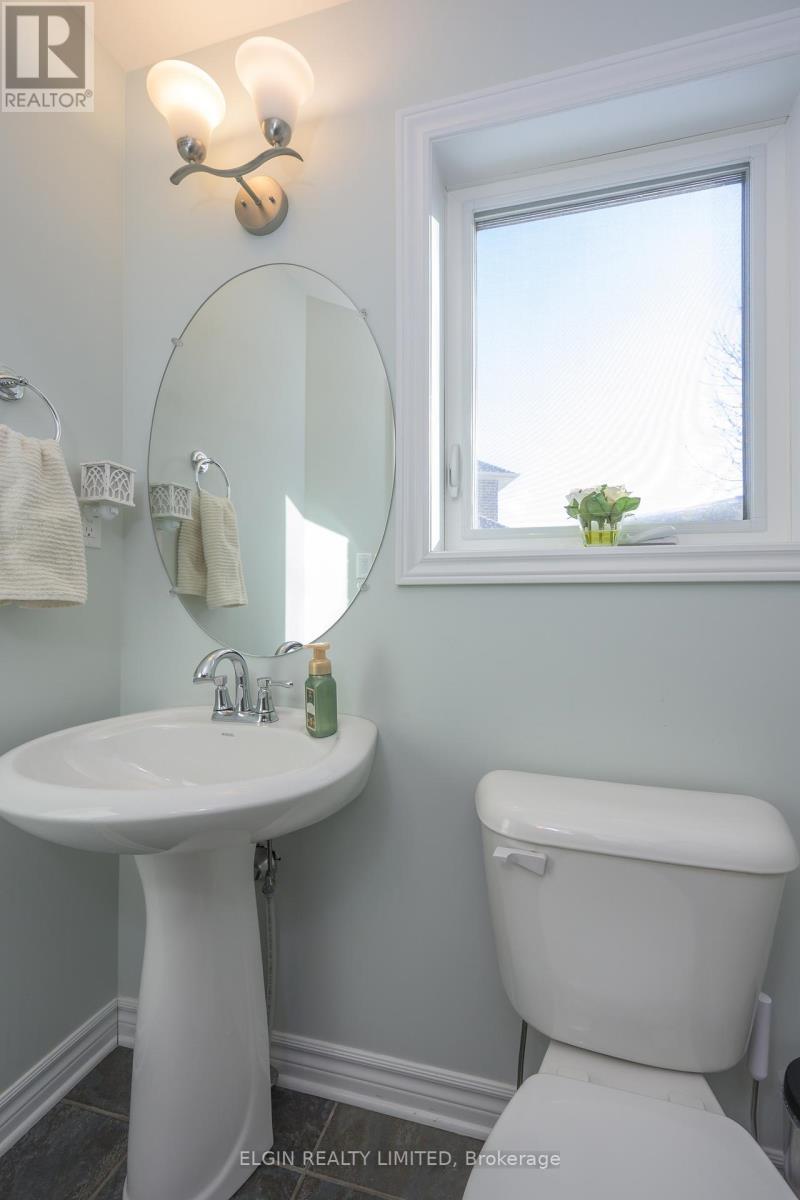 10 Kingfisher Court, St. Thomas, ON - Indoor Photo Showing Bathroom