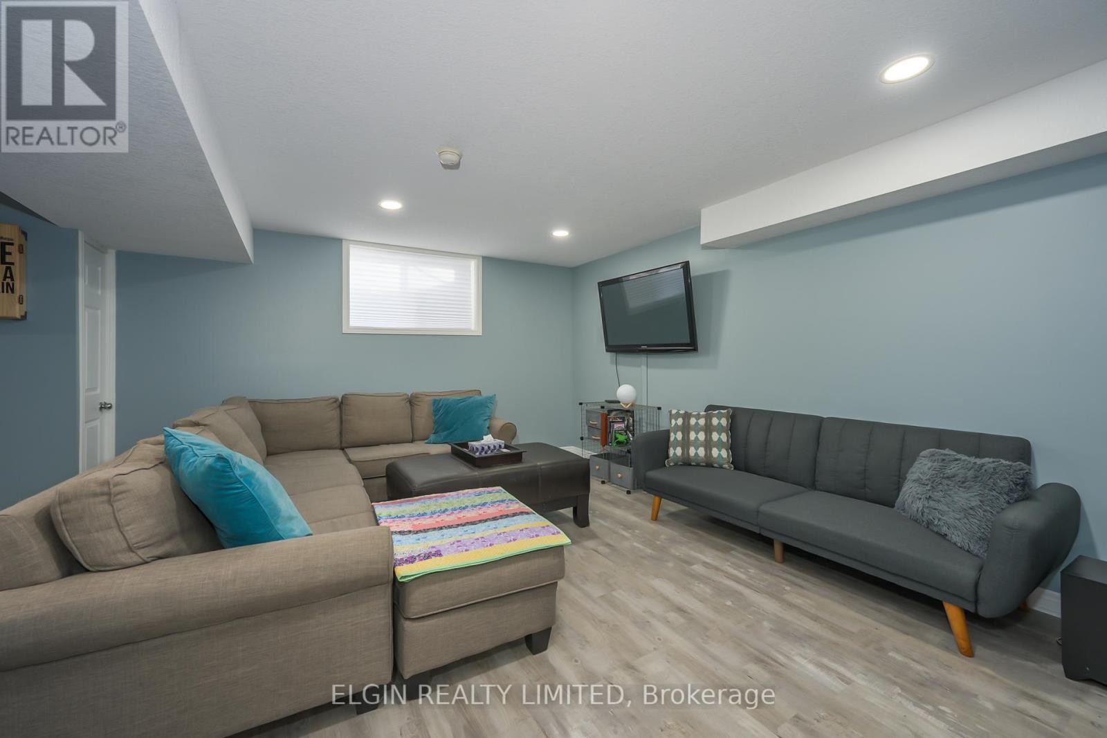 10 Kingfisher Court, St. Thomas, ON - Indoor Photo Showing Other Room