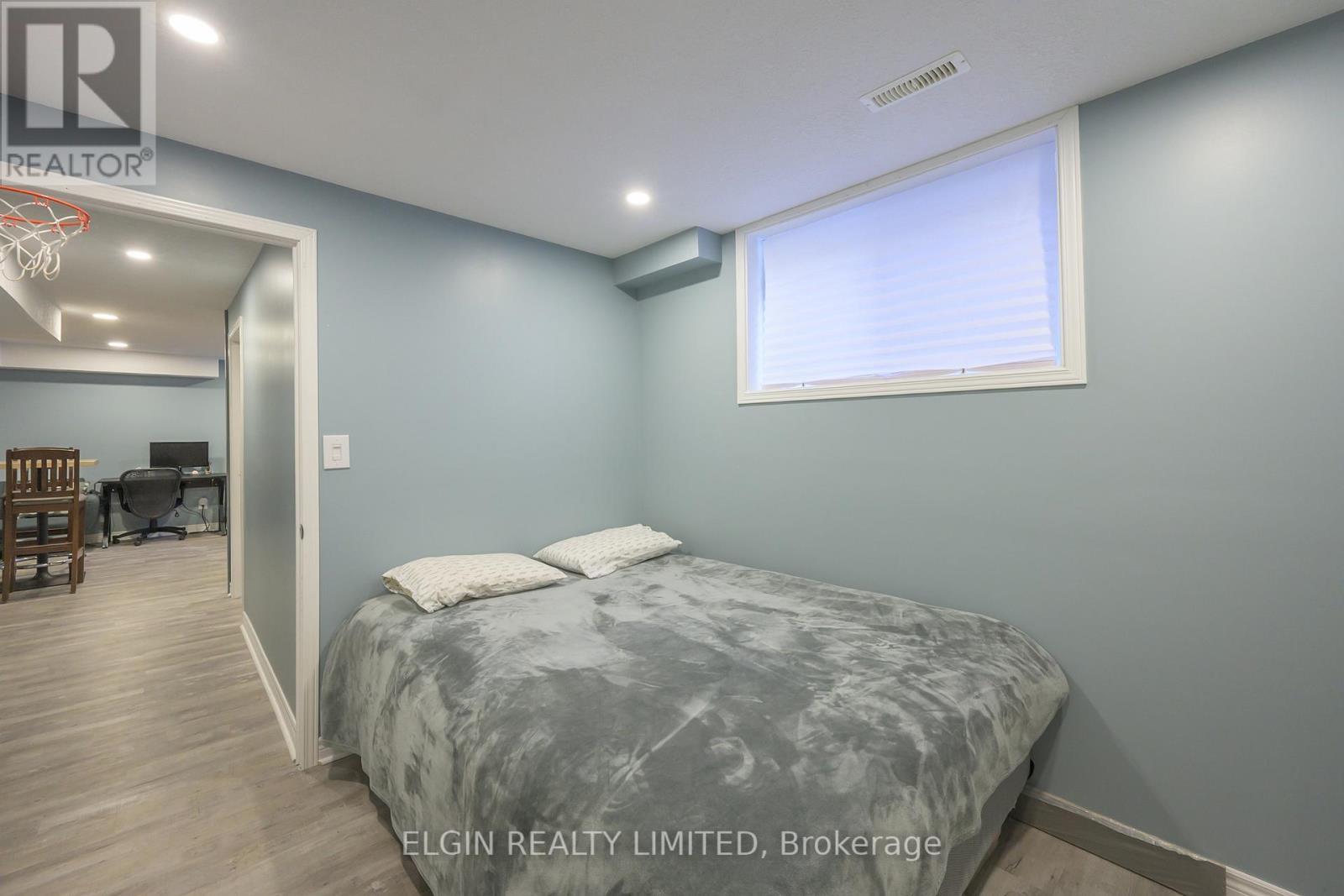 10 Kingfisher Court, St. Thomas, ON - Indoor Photo Showing Bedroom