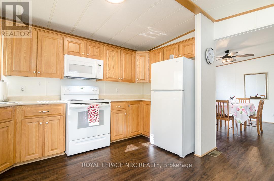 Eat-in Kitchen - 254 - 3033 Townline Road, Fort Erie (Black Creek), ON - Indoor Photo Showing Kitchen