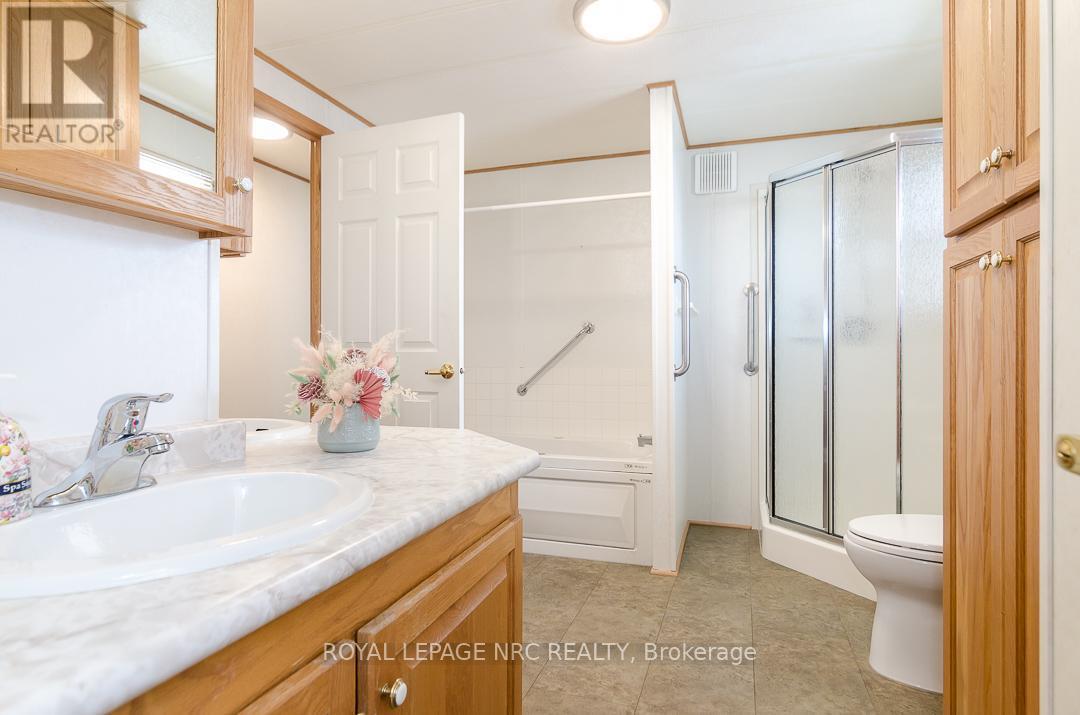 Main Bath w/ Ensuite Privilege 5pc (Bedroom Entry) - 254 - 3033 Townline Road, Fort Erie (Black Creek), ON - Indoor Photo Showing Bathroom