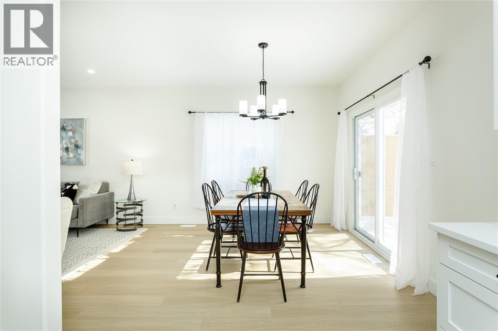 401 Devine Street, Sarnia, ON - Indoor Photo Showing Dining Room