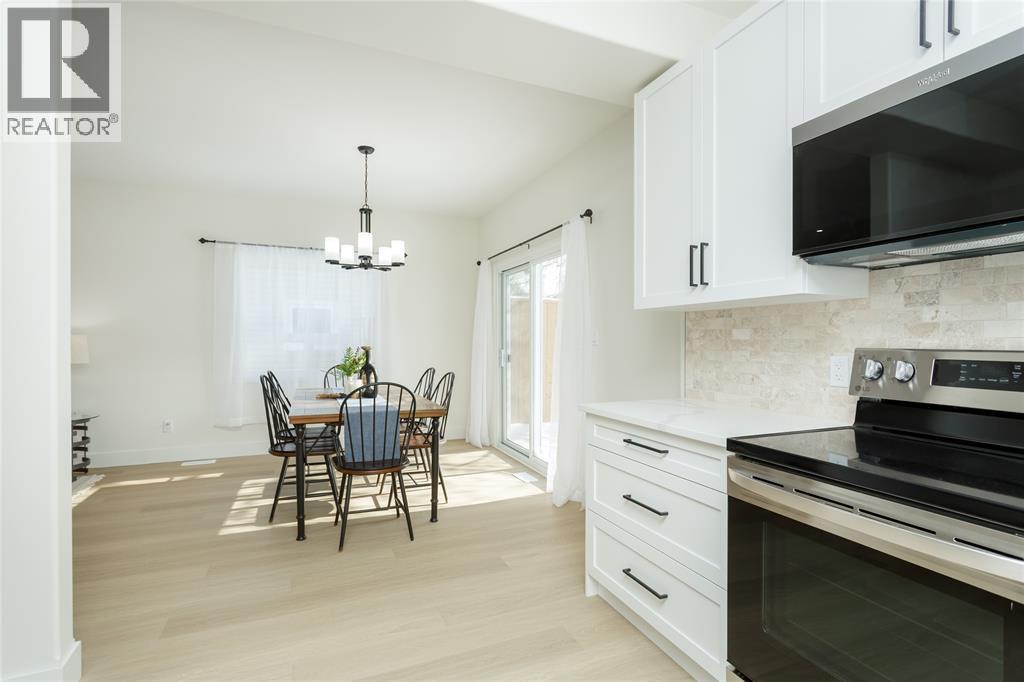 401 Devine Street, Sarnia, ON - Indoor Photo Showing Kitchen