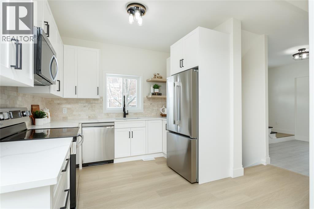 401 Devine Street, Sarnia, ON - Indoor Photo Showing Kitchen