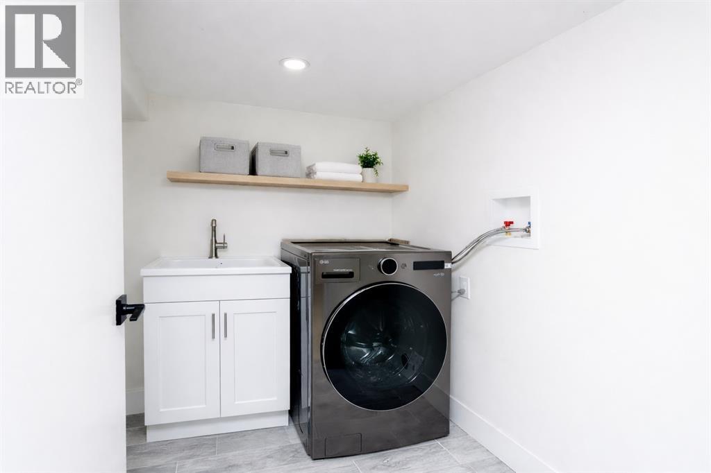 401 Devine Street, Sarnia, ON - Indoor Photo Showing Laundry Room