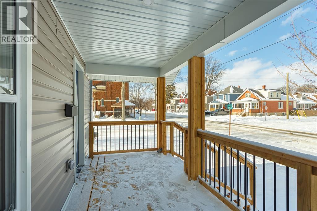 401 Devine Street, Sarnia, ON - Outdoor With Deck Patio Veranda With Exterior