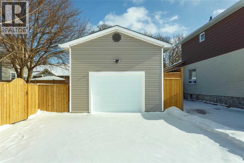 401 Devine Street, Sarnia, ON - Outdoor With Exterior