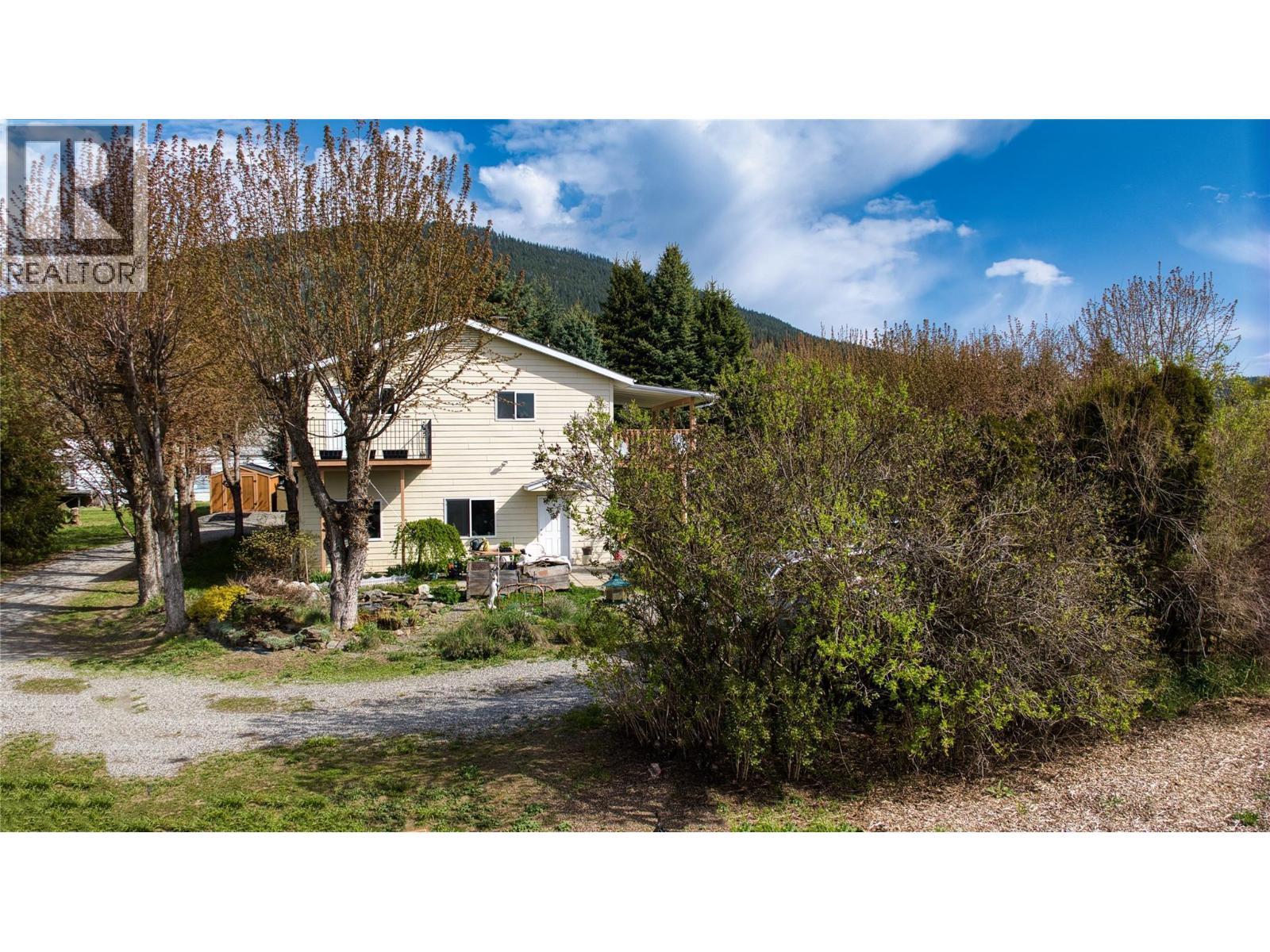 2813 3 Highway, Creston, BC