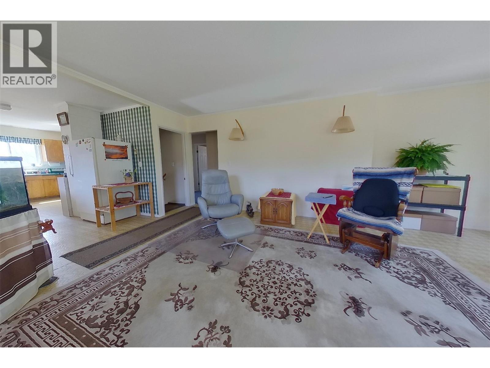 2813 3 Highway, Creston, BC