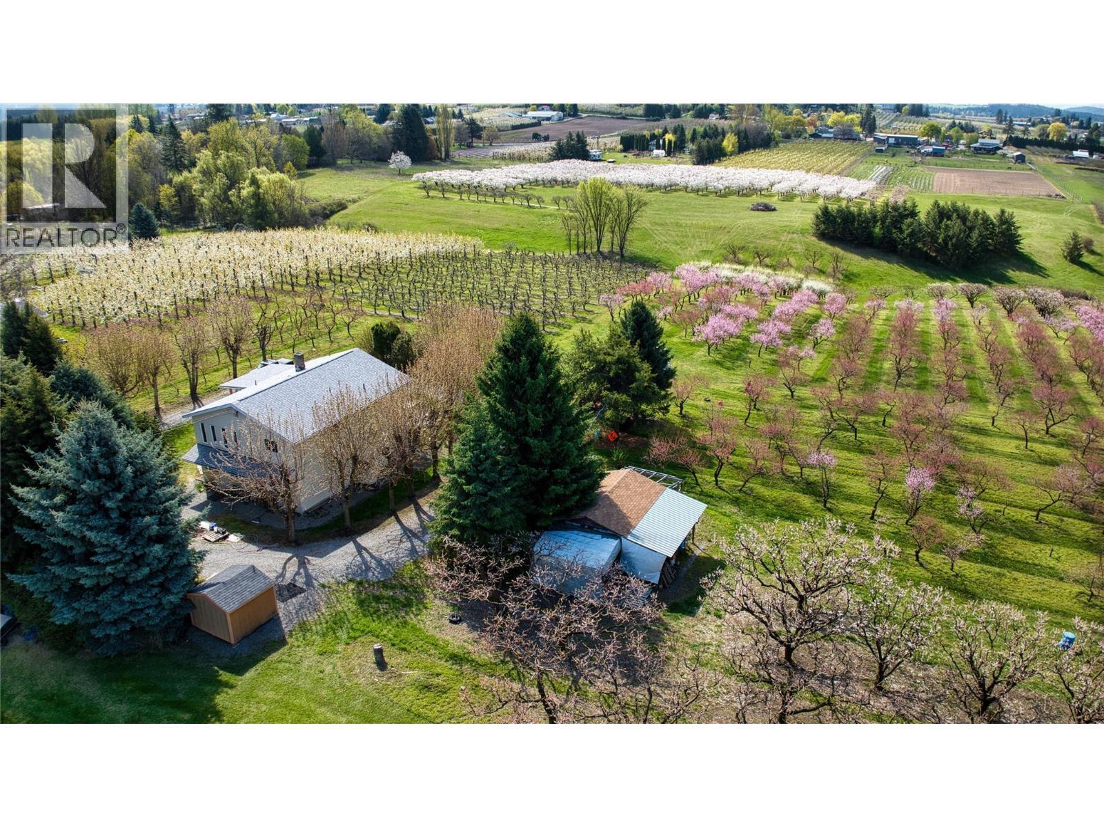 2813 3 Highway, Creston, BC