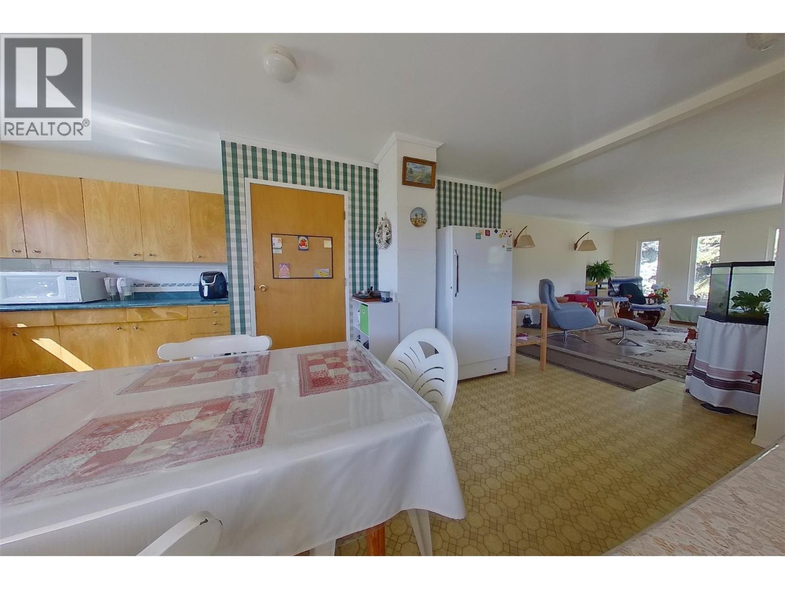 2813 3 Highway, Creston, BC