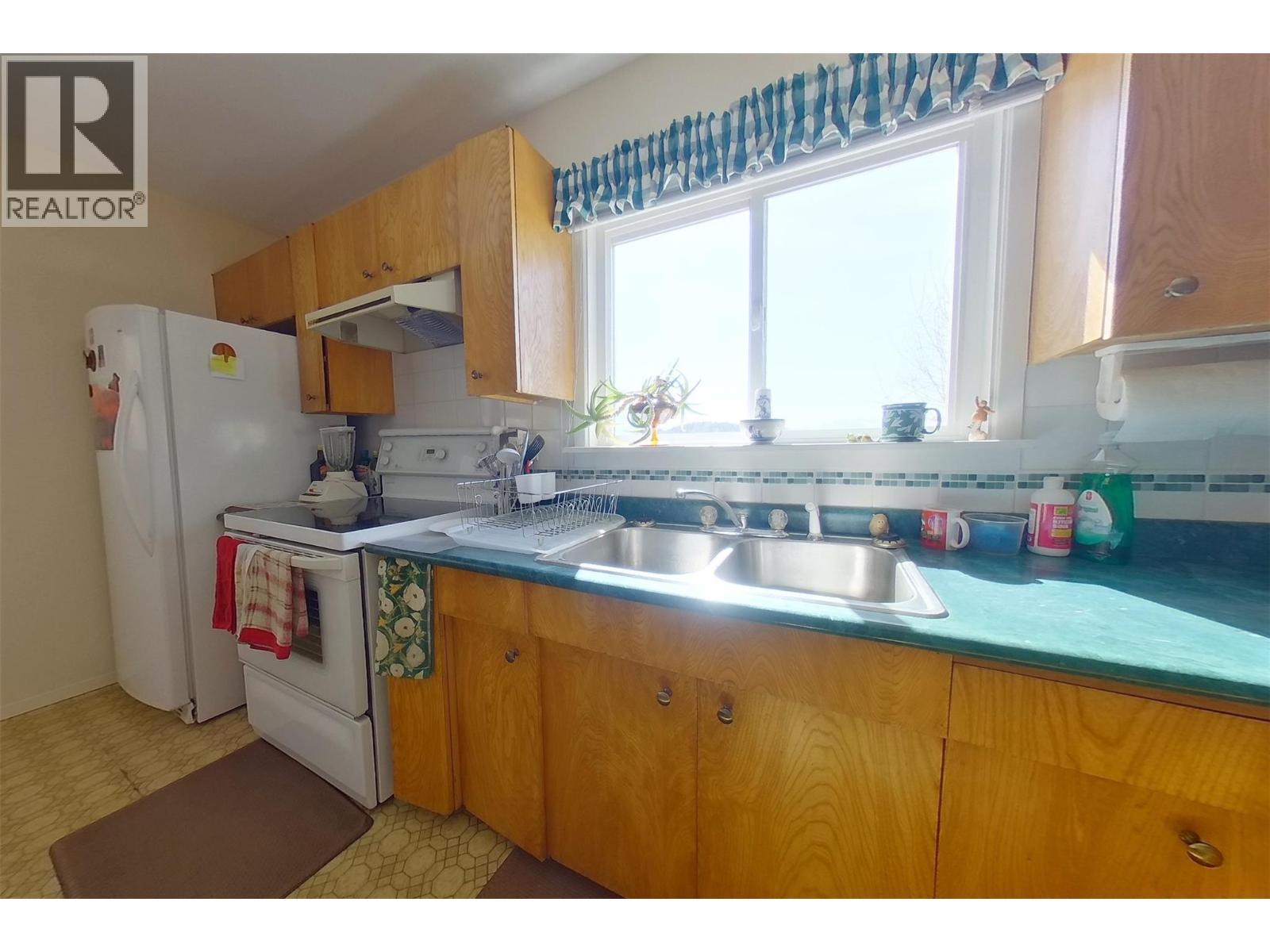 2813 3 Highway, Creston, BC