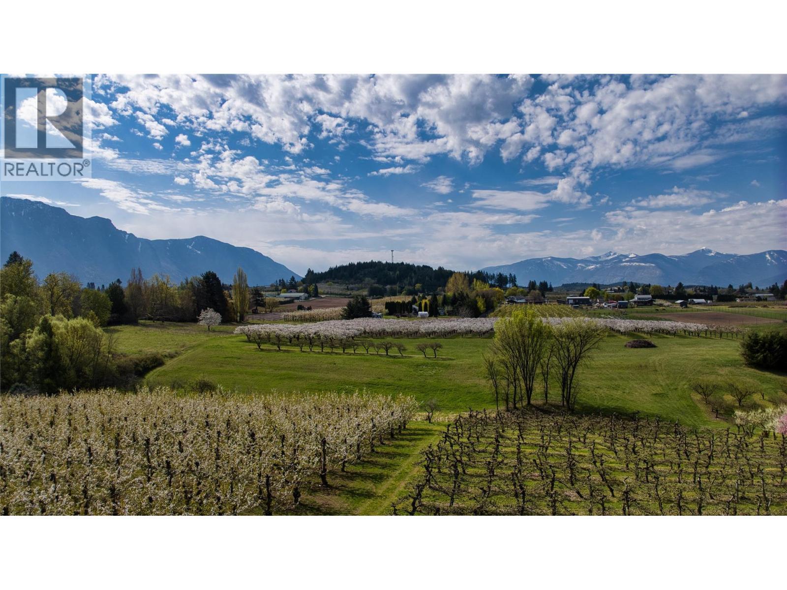 2813 3 Highway, Creston, BC