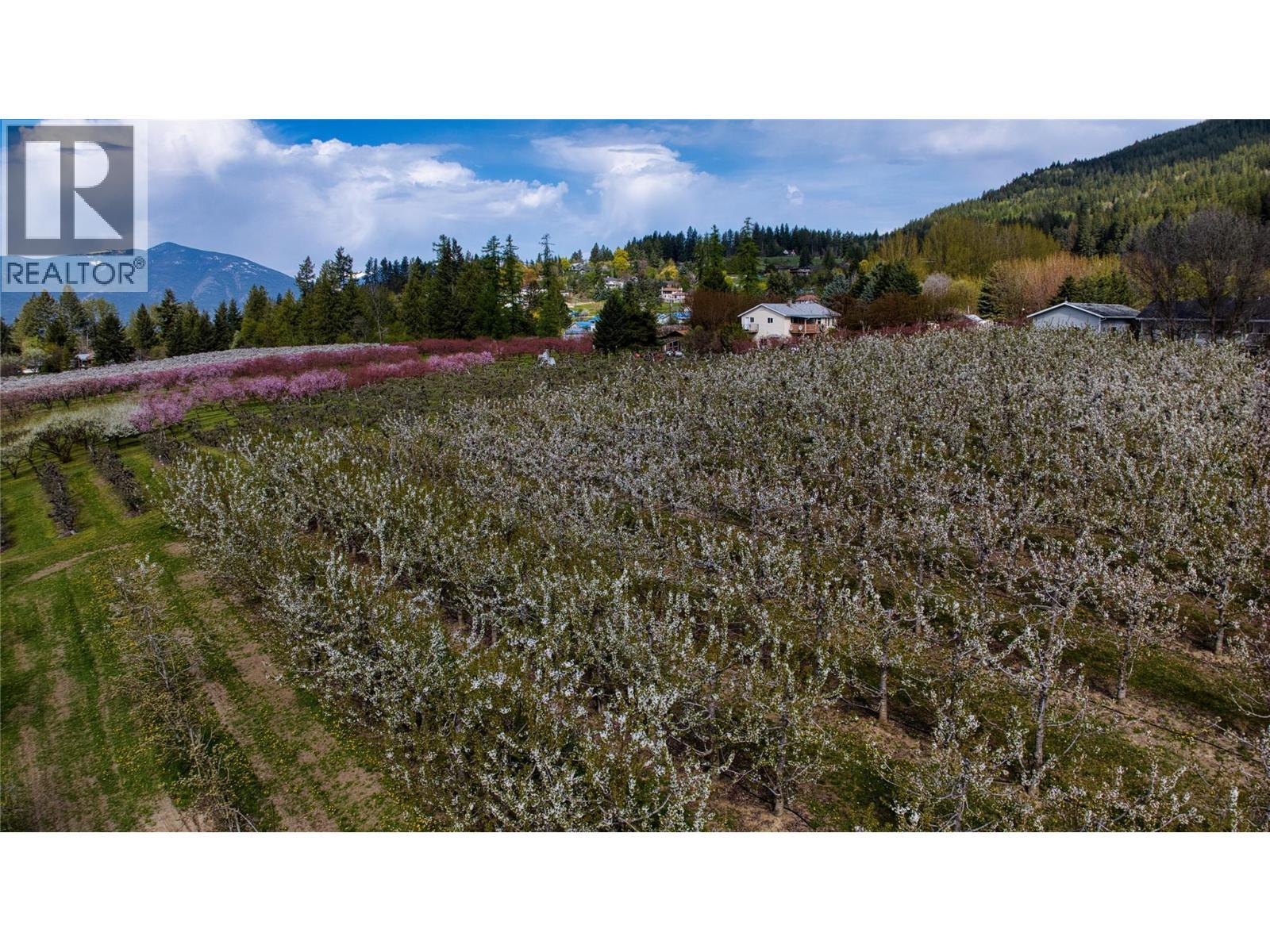 2813 3 Highway, Creston, BC