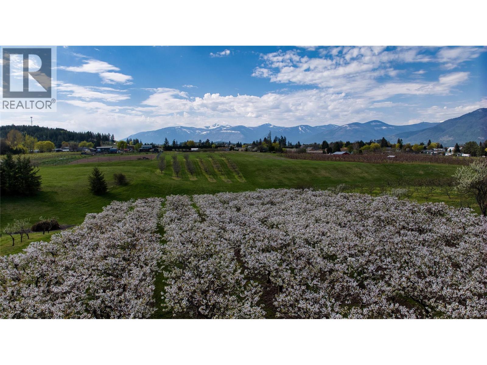 2813 3 Highway, Creston, BC