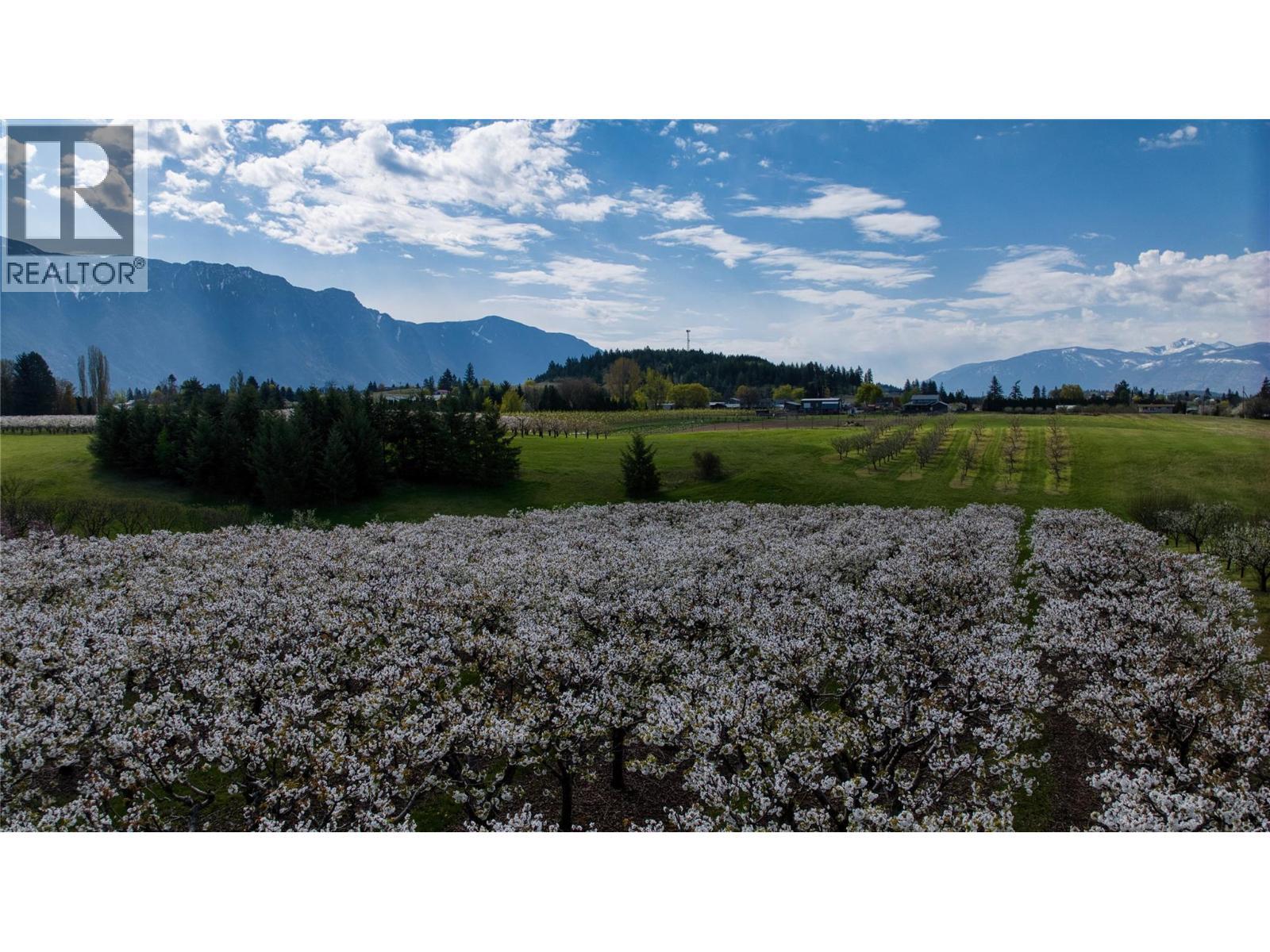 2813 3 Highway, Creston, BC