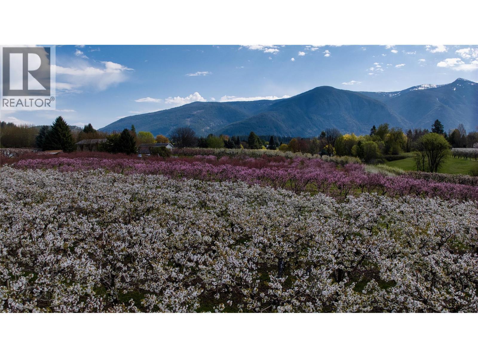 2813 3 Highway, Creston, BC
