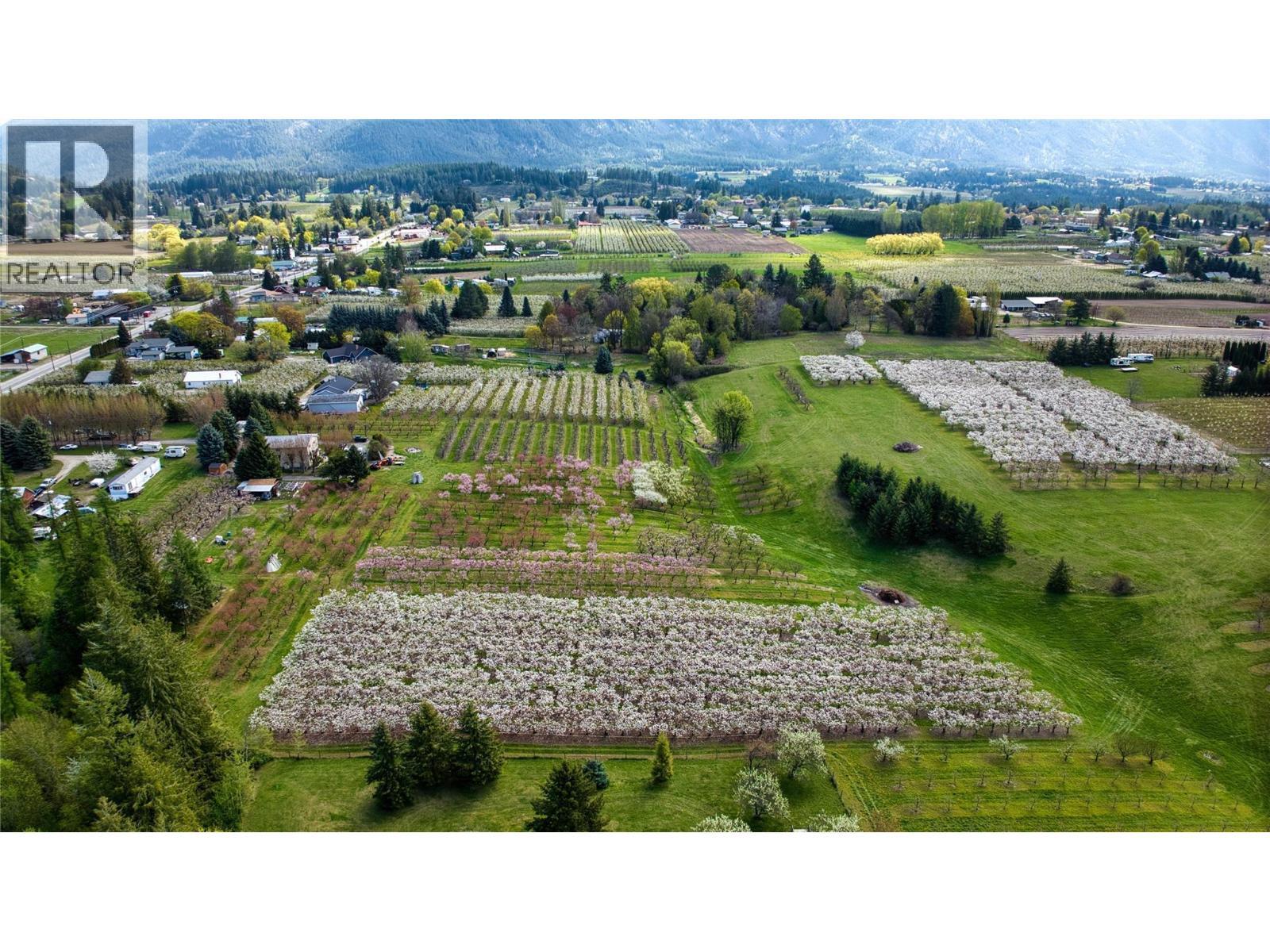 2813 3 Highway, Creston, BC
