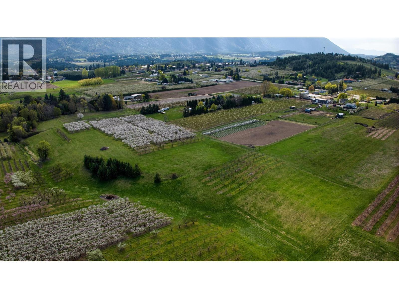 2813 3 Highway, Creston, BC