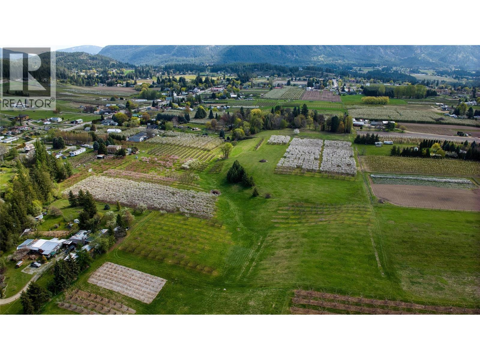 2813 3 Highway, Creston, BC