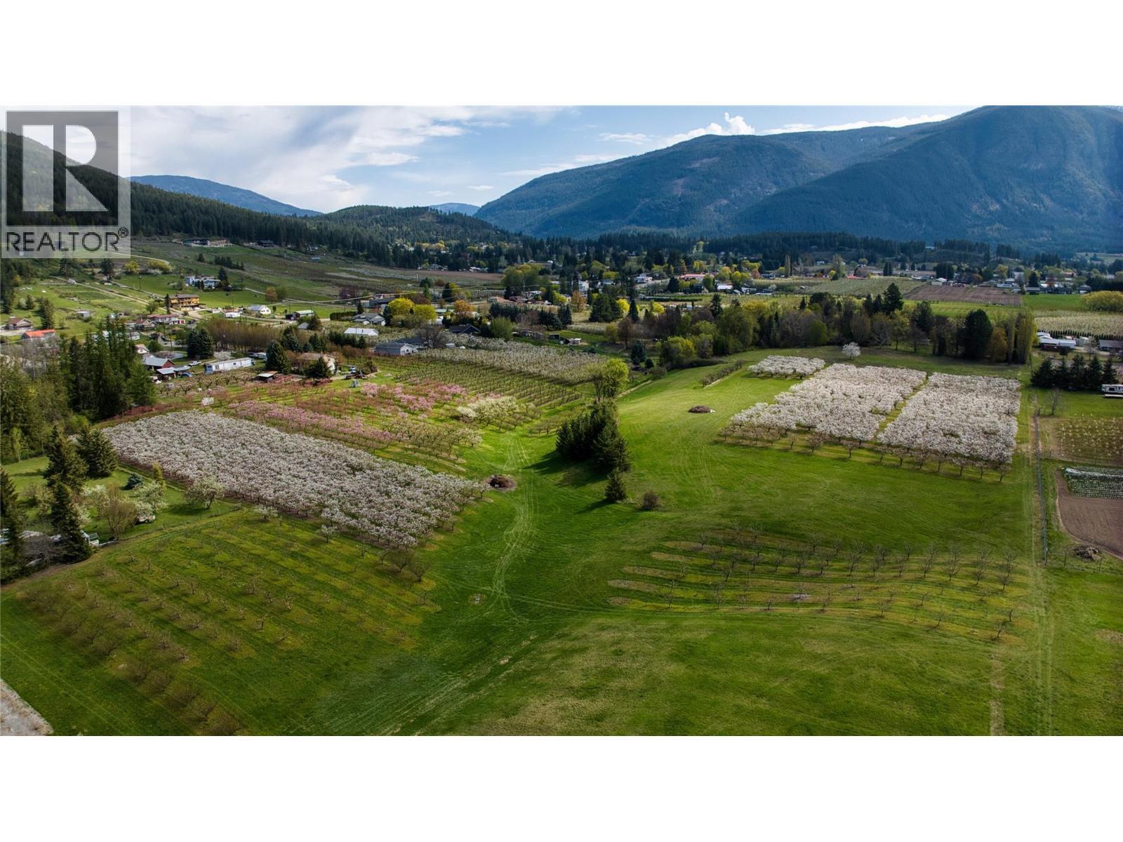 2813 3 Highway, Creston, BC