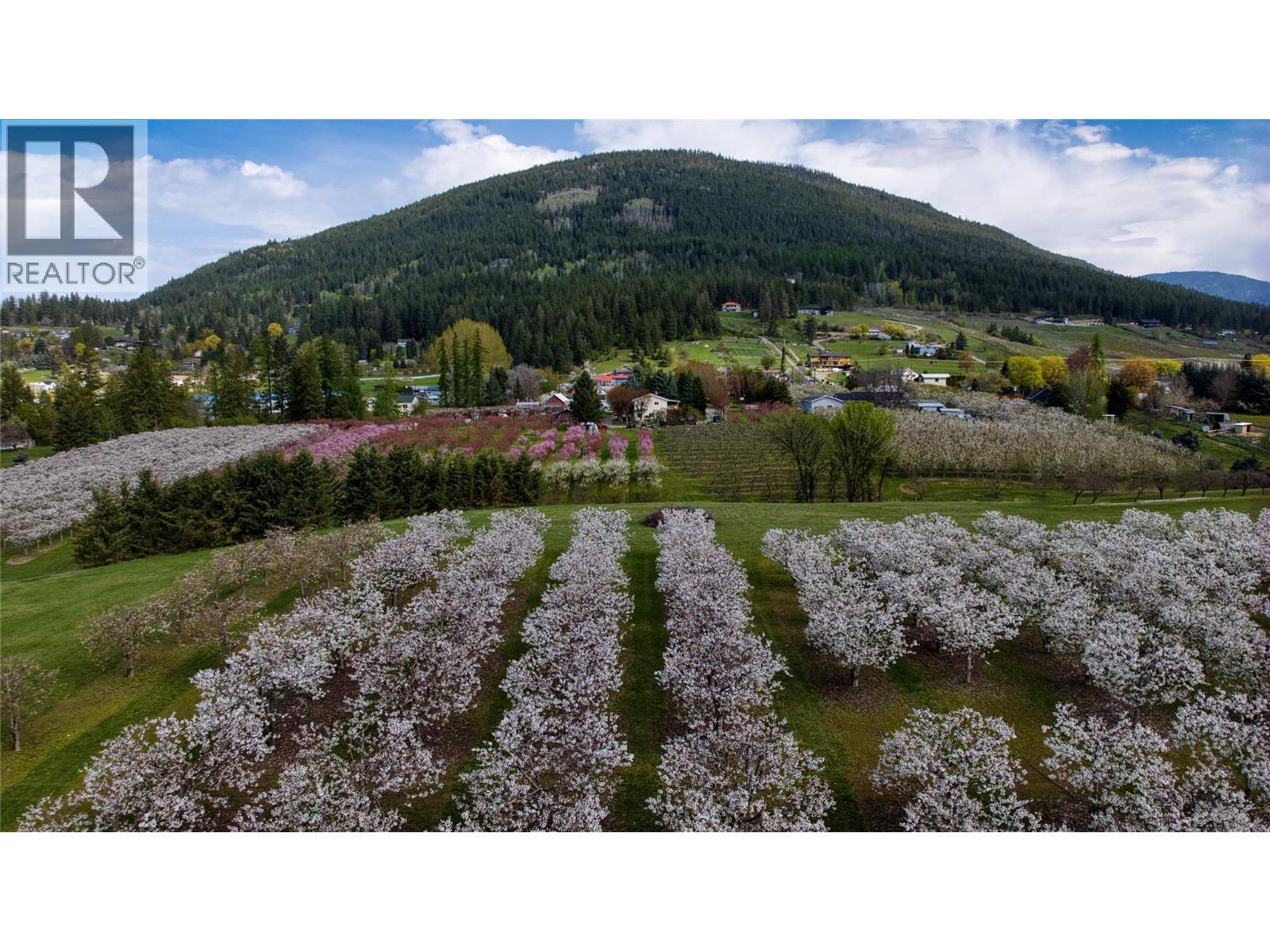 2813 3 Highway, Creston, BC