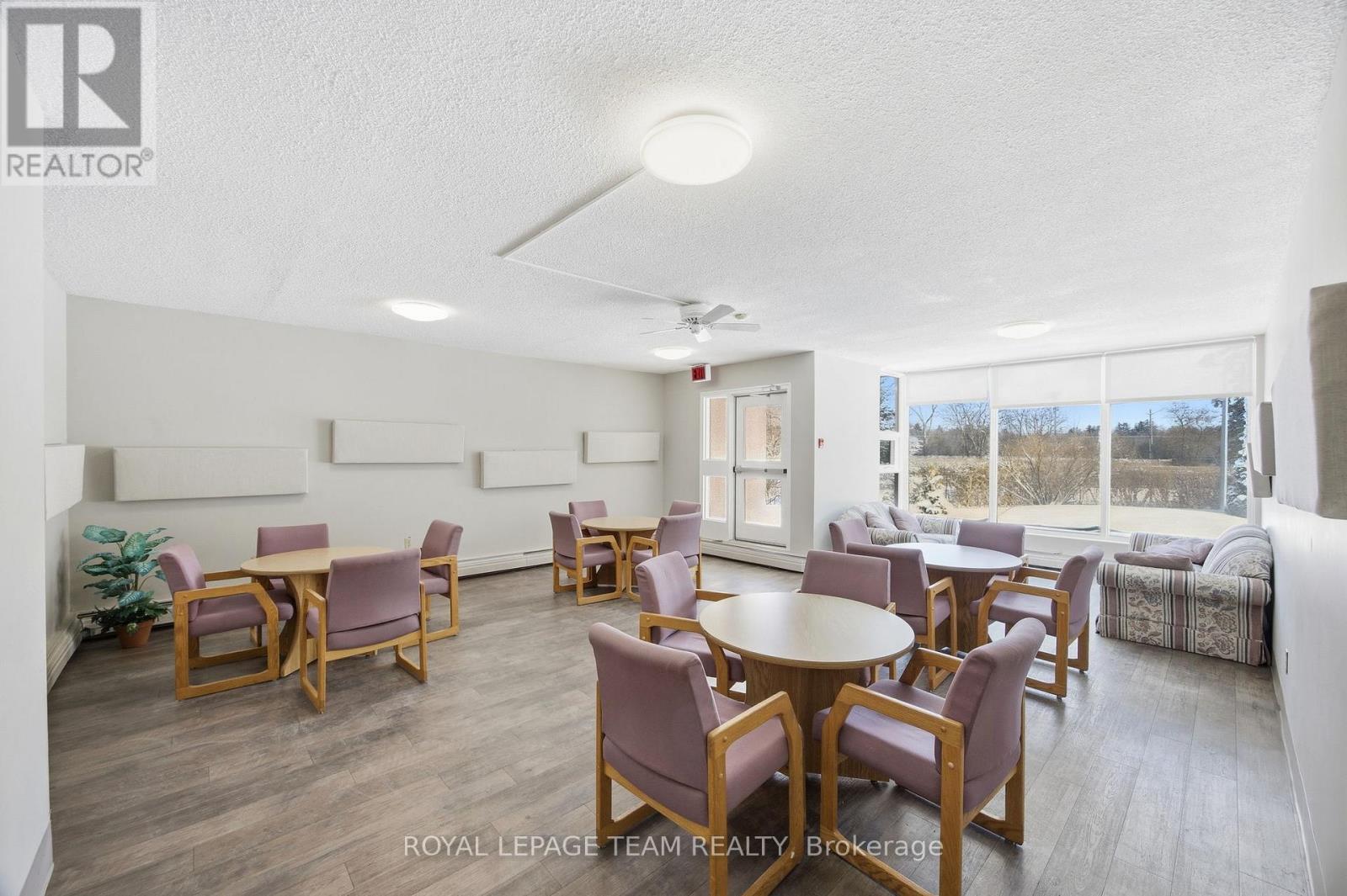 109 - 19 Woodlawn Road E, Guelph (Riverside Park), ON - Indoor