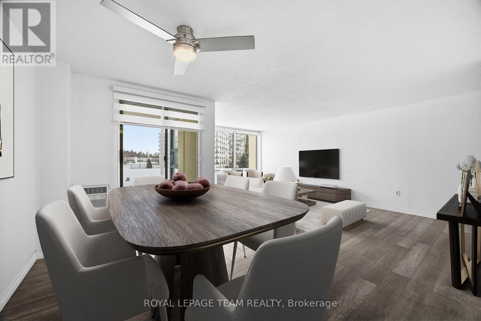 109 - 19 Woodlawn Road E, Guelph (Riverside Park), ON - Indoor Photo Showing Dining Room