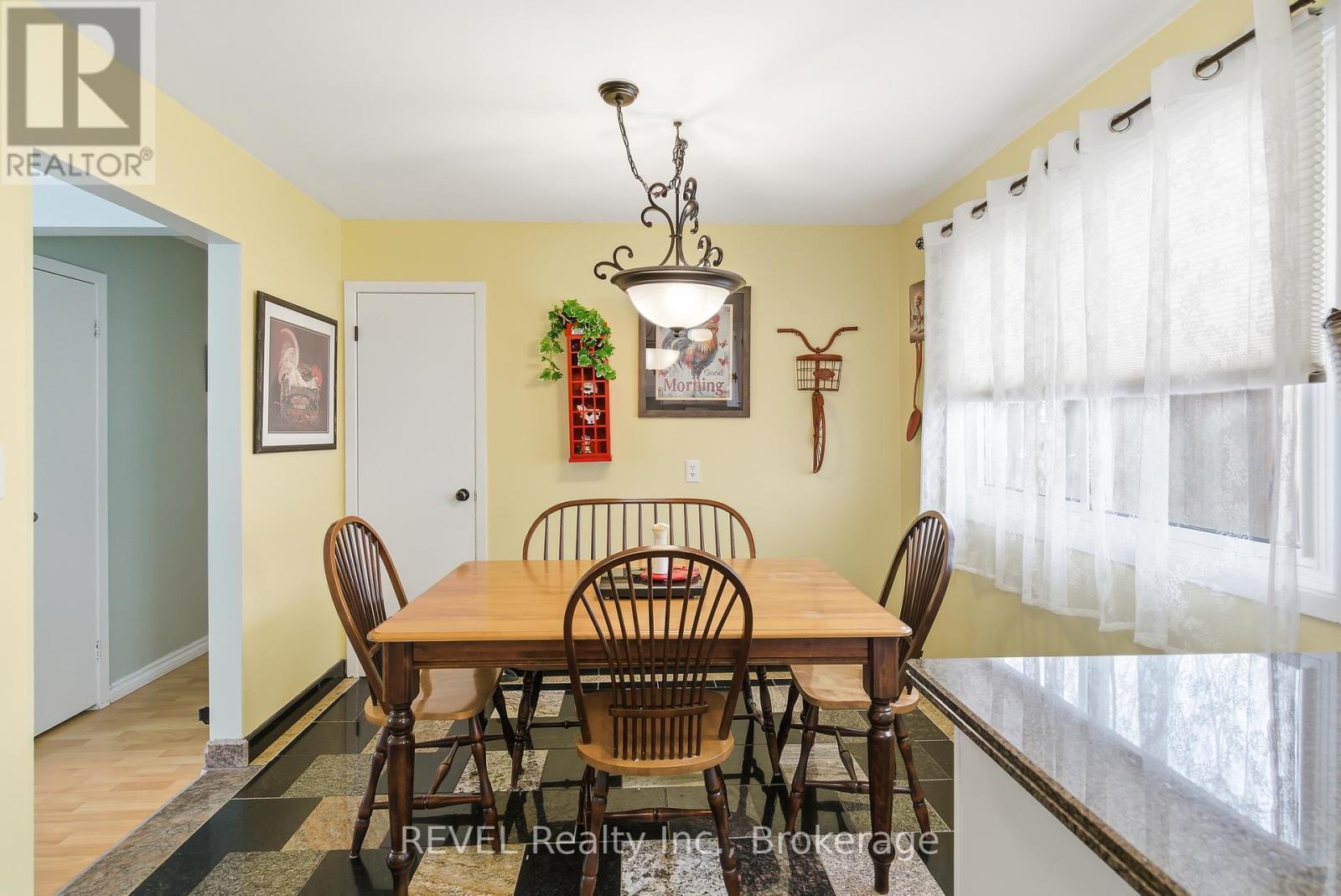8257 Post Road, Niagara Falls (Ascot), ON - Indoor Photo Showing Dining Room