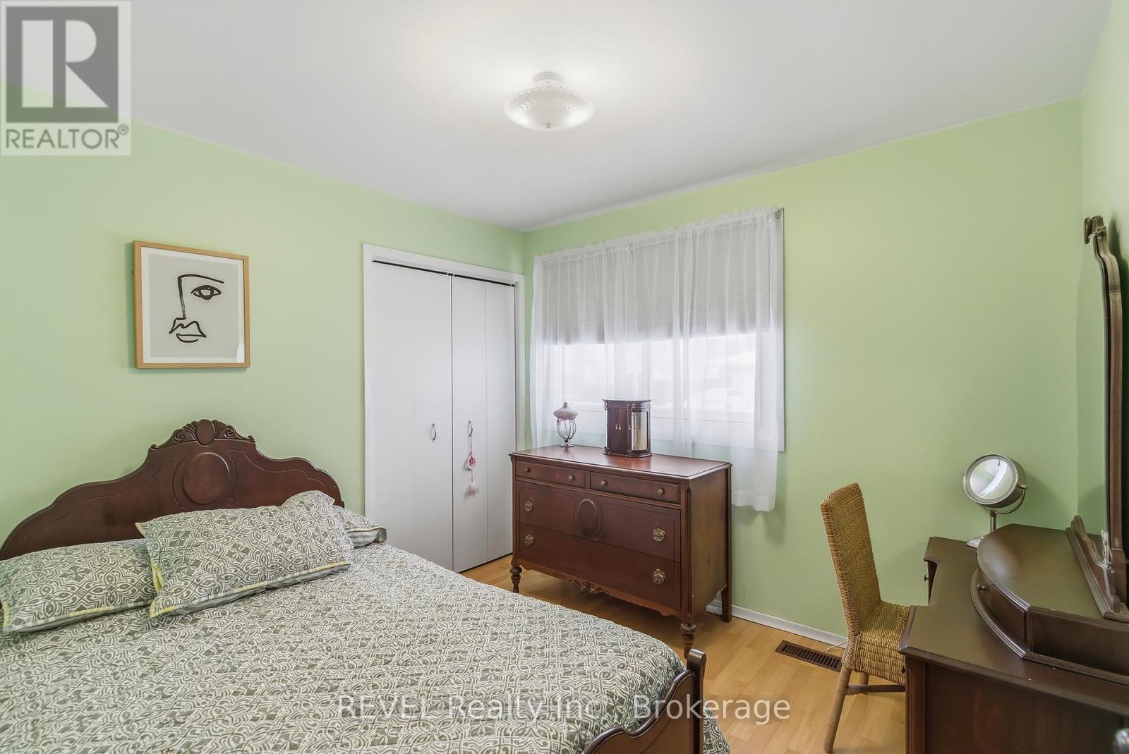 8257 Post Road, Niagara Falls (Ascot), ON - Indoor Photo Showing Bedroom