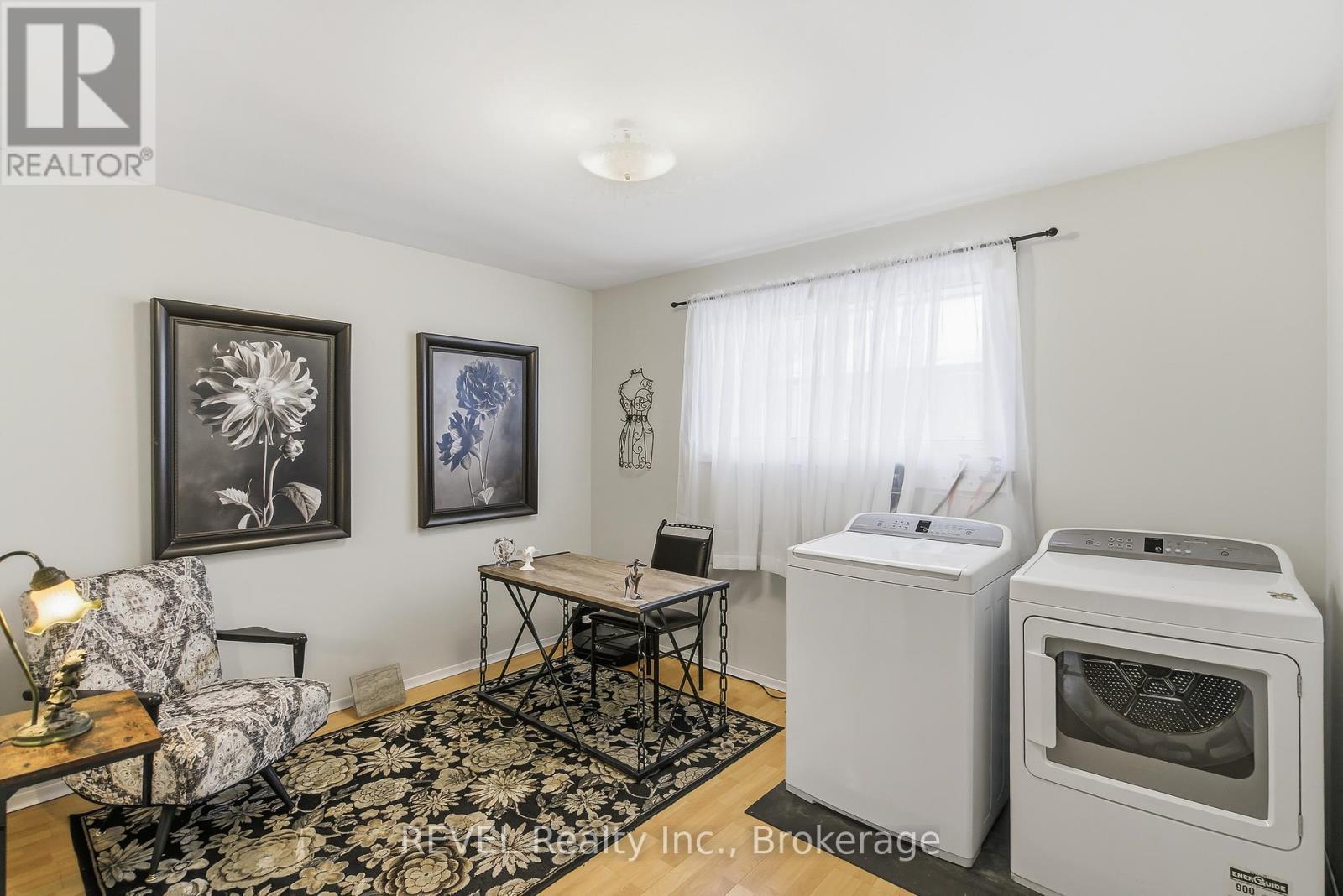 8257 Post Road, Niagara Falls (Ascot), ON - Indoor Photo Showing Laundry Room