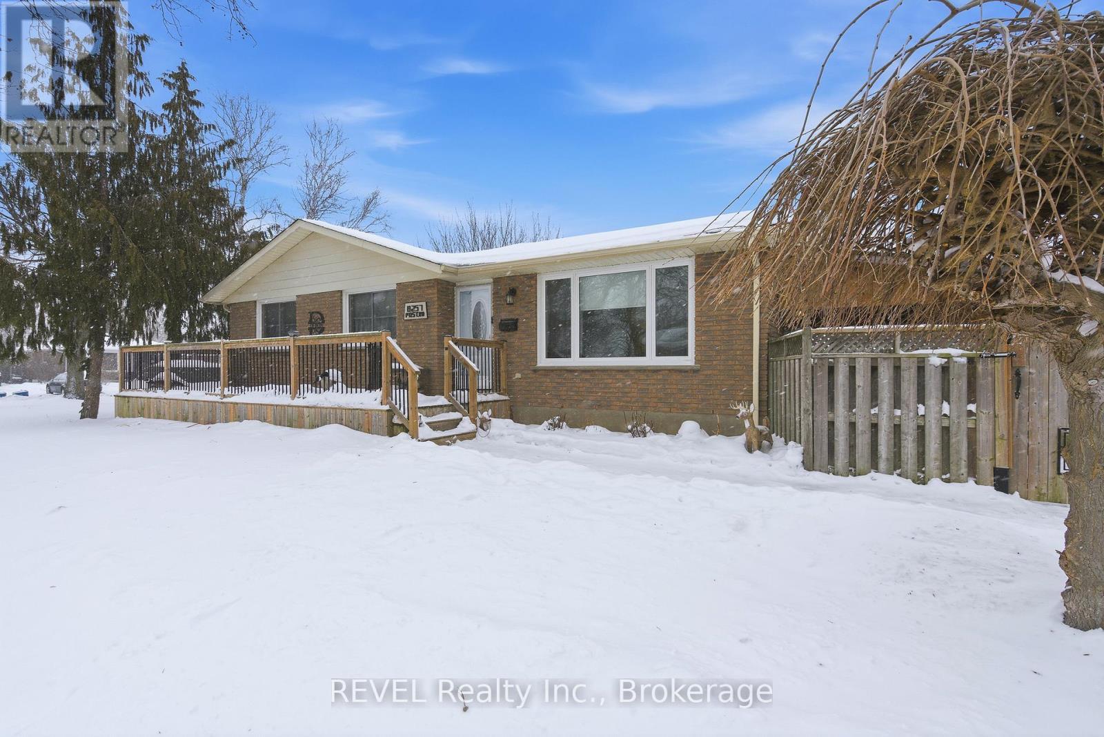 8257 Post Road, Niagara Falls (Ascot), ON - Outdoor