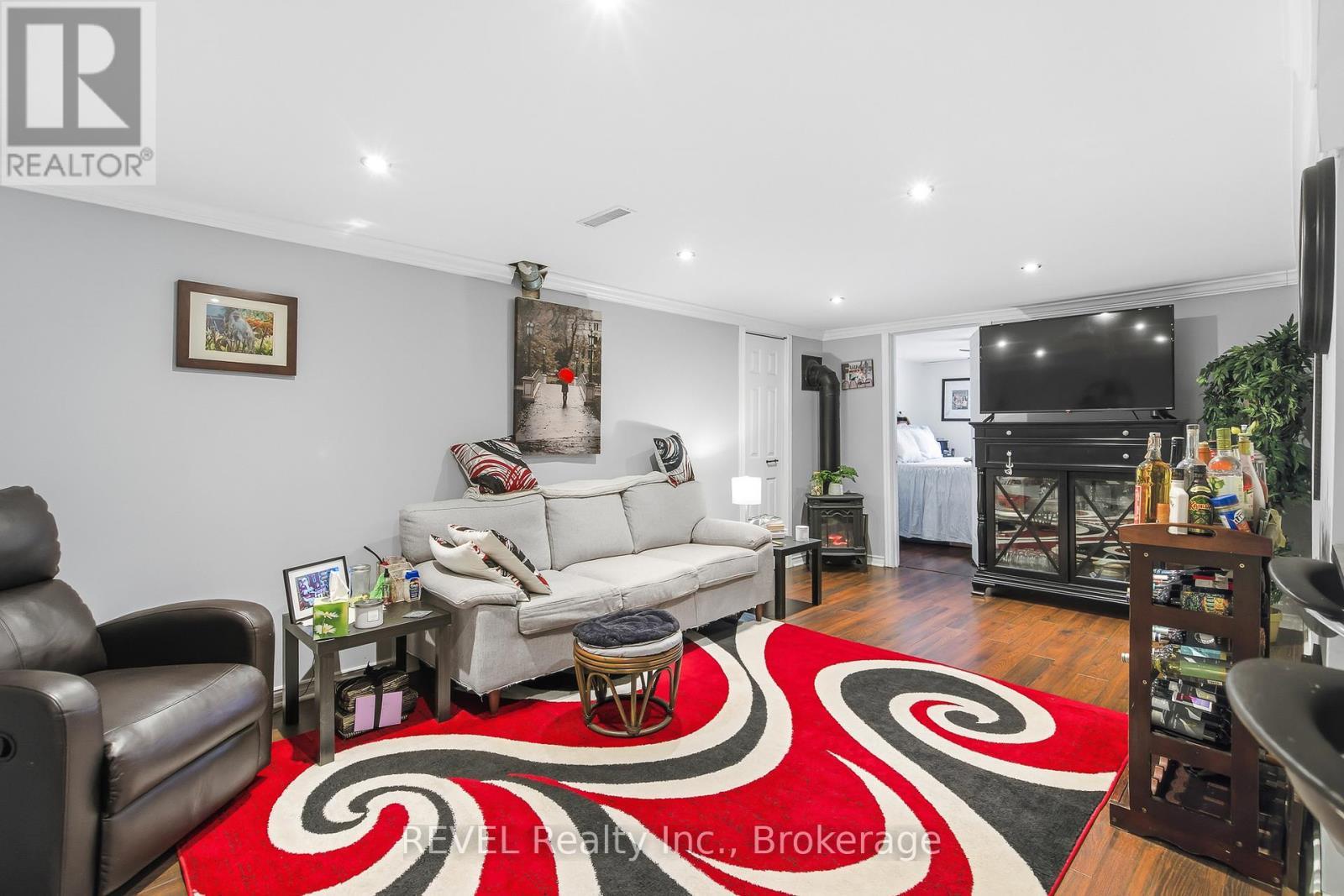 8257 Post Road, Niagara Falls (Ascot), ON - Indoor Photo Showing Living Room