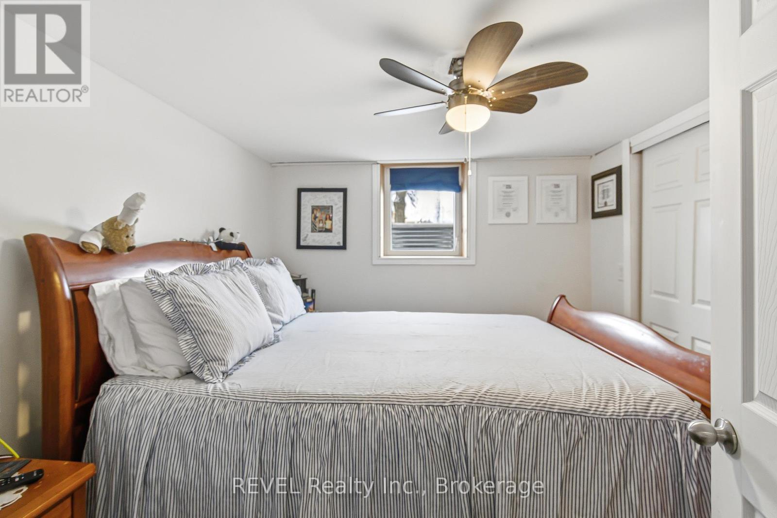8257 Post Road, Niagara Falls (Ascot), ON - Indoor Photo Showing Bedroom