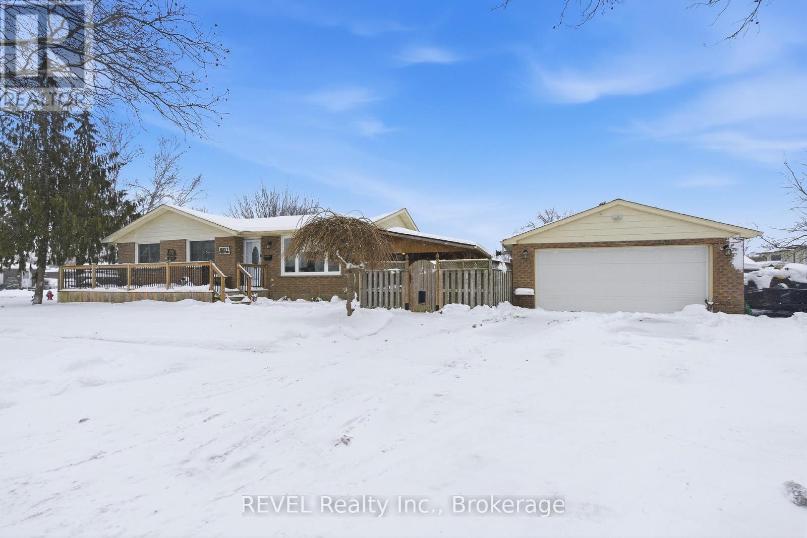 8257 Post Road, Niagara Falls (Ascot), ON - Outdoor