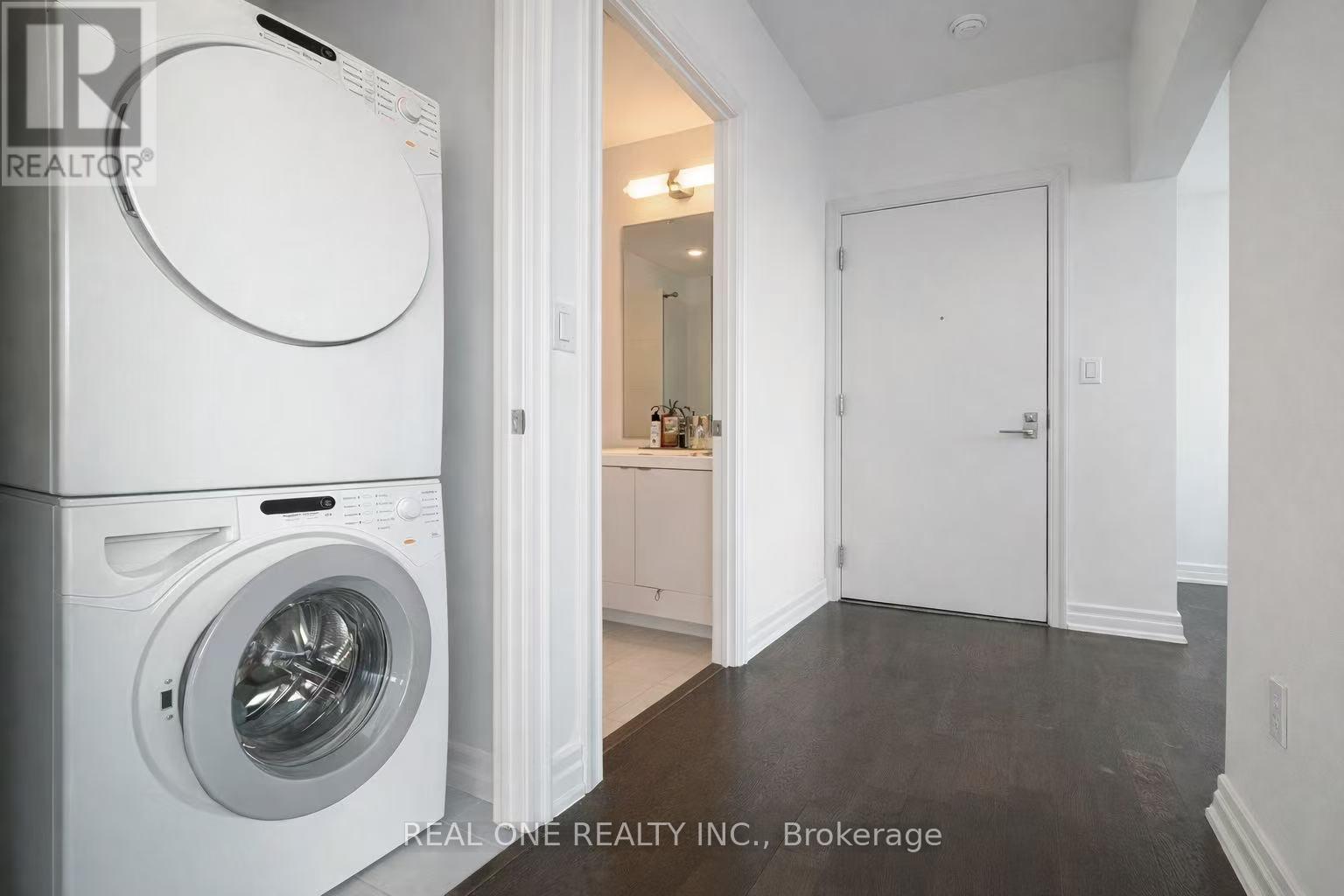 1107 - 8 The Esplanade Avenue, Toronto, ON - Indoor Photo Showing Laundry Room